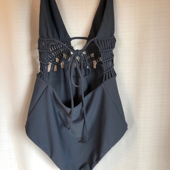 Gillia one piece - Picture 2 of 4